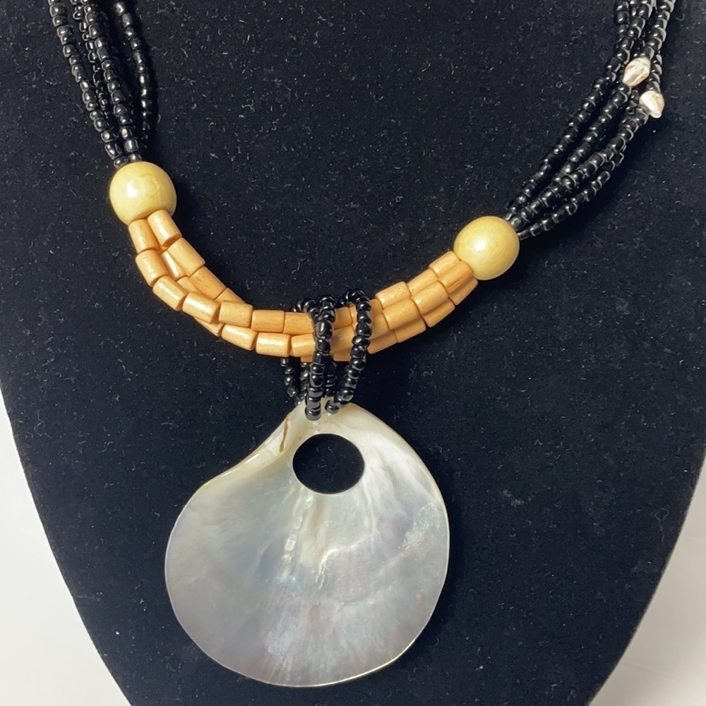 Shell Statement Necklace - Picture 6 of 9